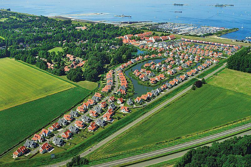 Wunderschoenes-Freistehendes-Ferienhaus-An-Der-See-Sauna-Strand-Yachthafen-Wlan Bruinisse Exteriör bild