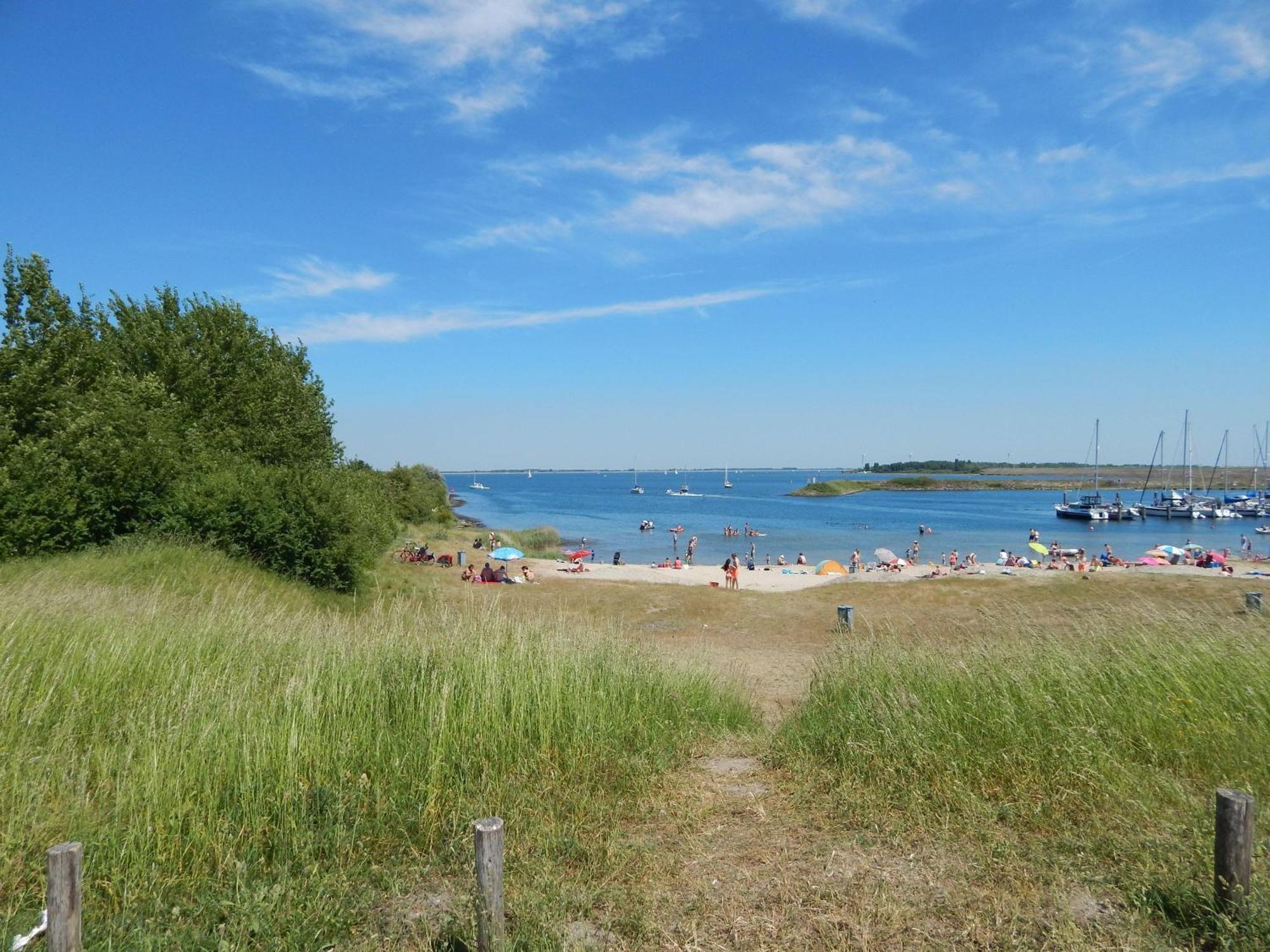 Wunderschoenes-Freistehendes-Ferienhaus-An-Der-See-Sauna-Strand-Yachthafen-Wlan Bruinisse Exteriör bild