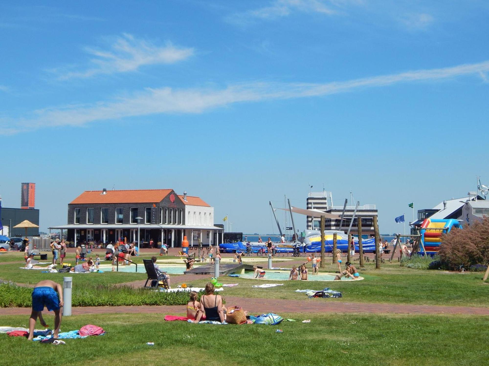 Wunderschoenes-Freistehendes-Ferienhaus-An-Der-See-Sauna-Strand-Yachthafen-Wlan Bruinisse Exteriör bild